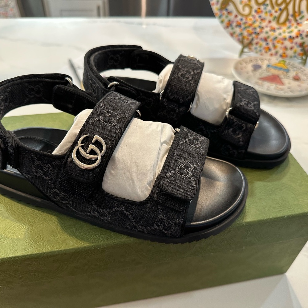 Gucci Black Sandals with Textured Straps